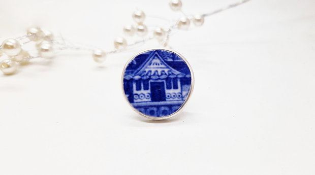 Inel din argint si fragment de portelan "Little Blue House"
