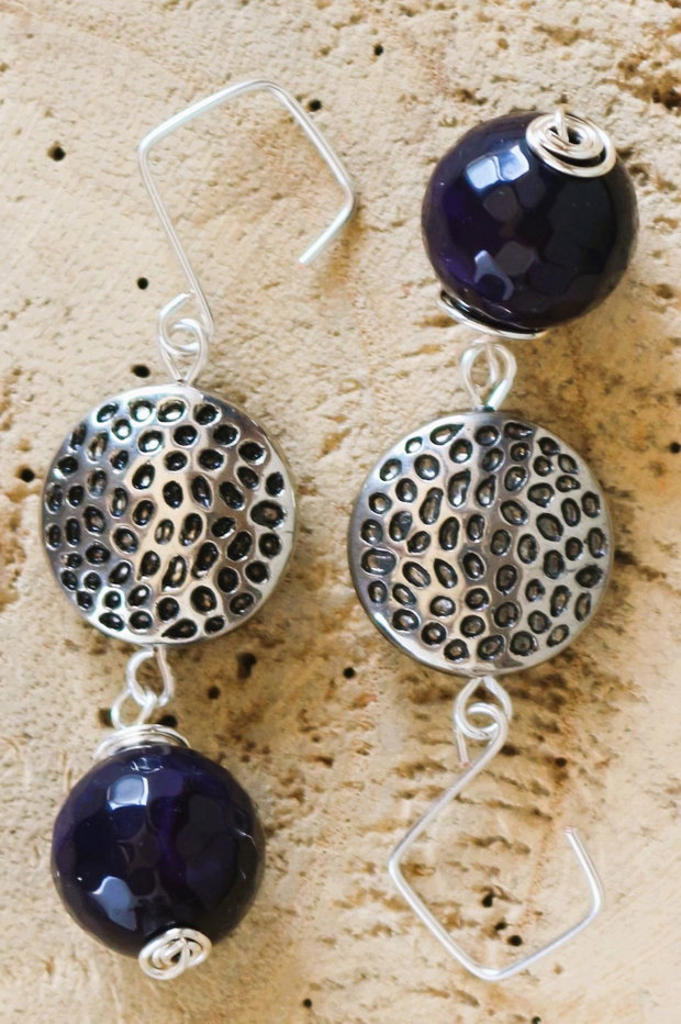 Cercei handmade din sarma,margele acrilice metalizate si sfere fatetate de jad