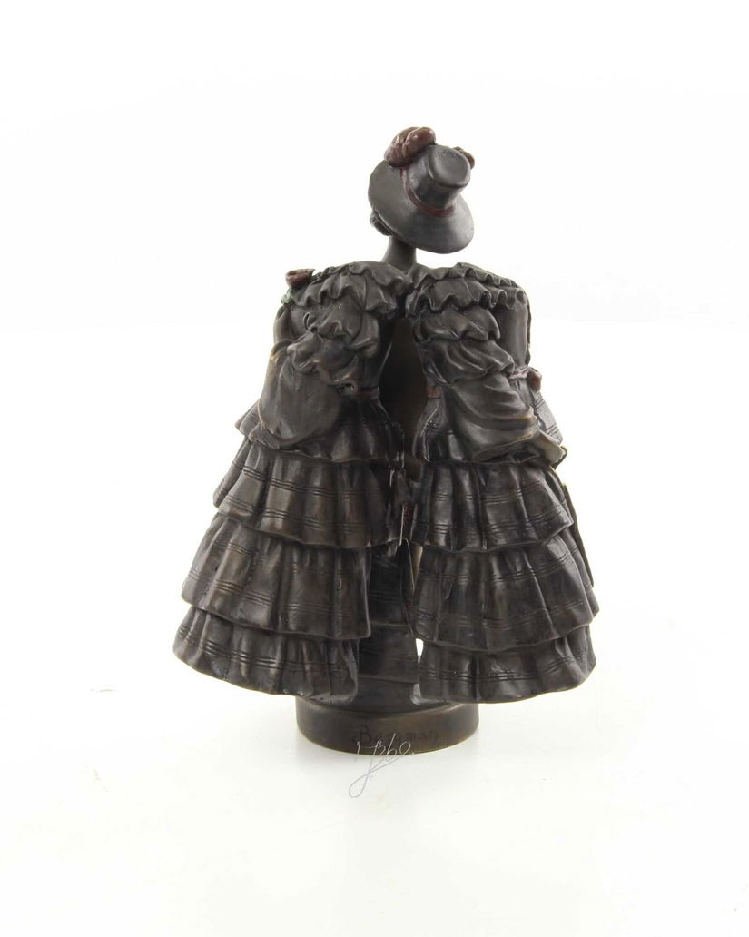 Femeie cu haina de blana-statueta erotica din bronz