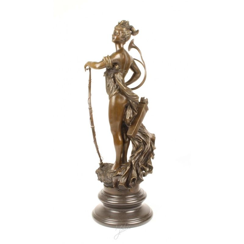 Diana victorioasa-statueta din bronz pe un soclu din marmura