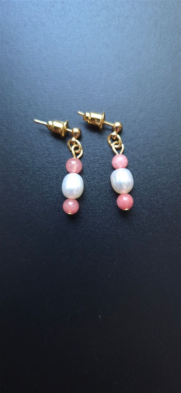 Cercei auriti cu perle și rodonit roz