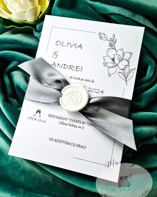 Invitatie alb negru cu floare