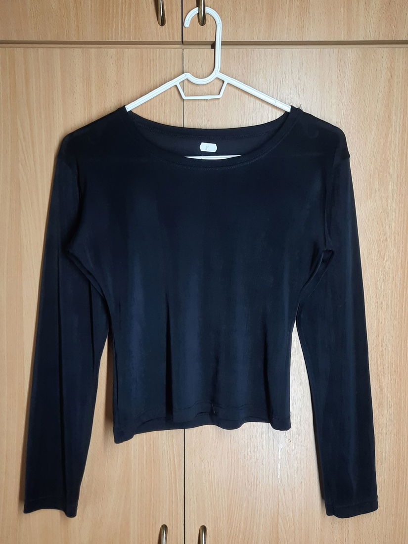 Bluză damă tip crop top, neagră, material lucios, mânecă lungă, Mărimea S/M