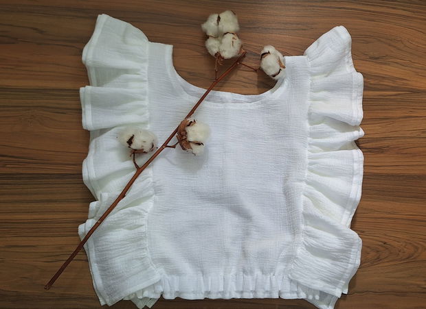 Bluza alba cu volane/bluza alba din panza topita/bluza cu volane