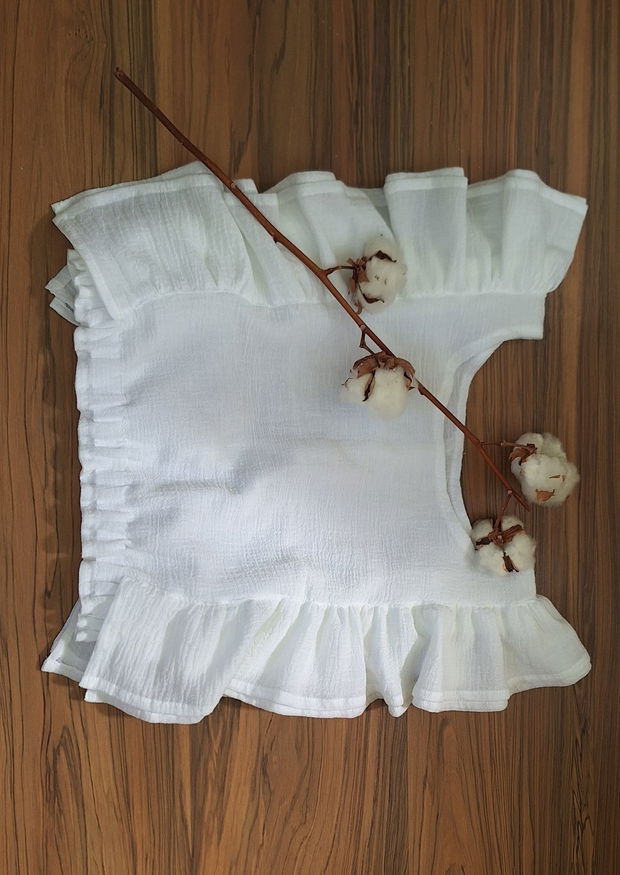 Bluza alba cu volane/bluza alba din panza topita/bluza cu volane