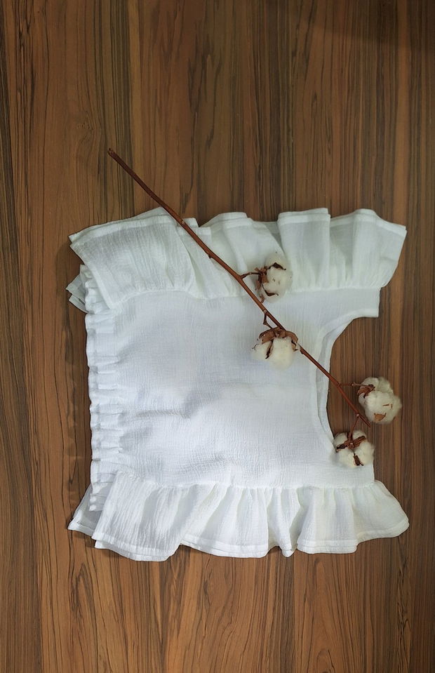 Bluza alba cu volane/bluza alba din panza topita/bluza cu volane