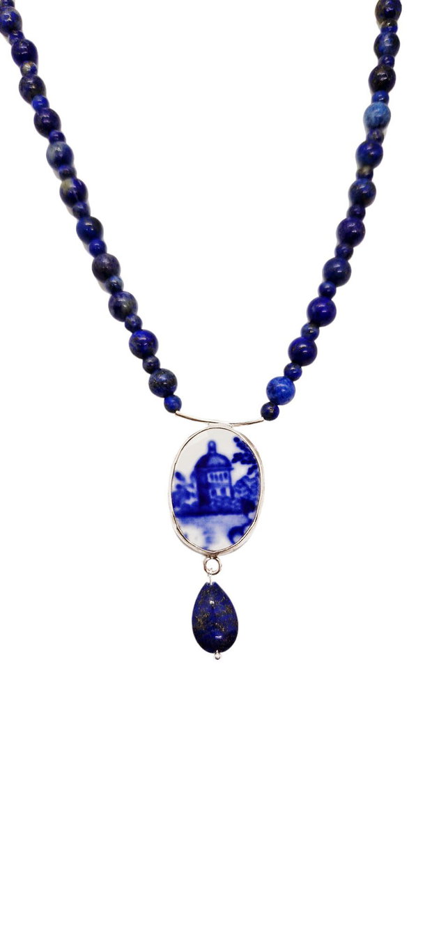 Pandantiv "Foisor" din argint si fragment de portelan pe colier din Lapis Lazuli