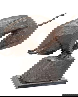 Taur in atac- statueta din bronz cu un soclu din marmura