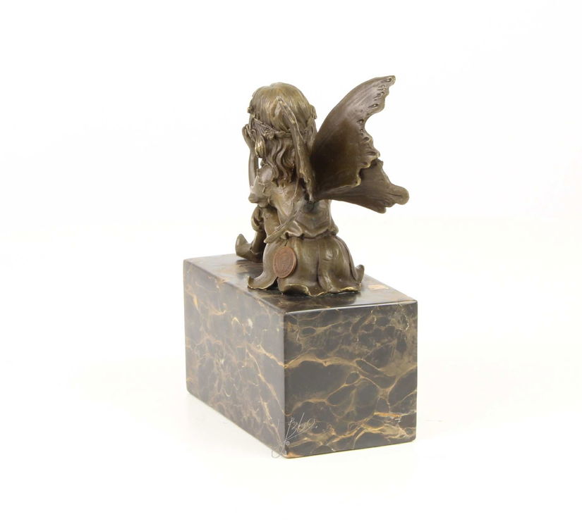 Zana cu fluture-statueta din bronz pe soclu din marmura