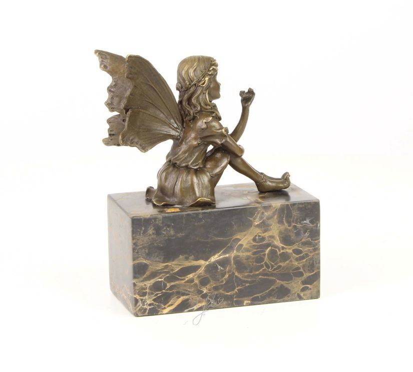 Zana cu fluture-statueta din bronz pe soclu din marmura