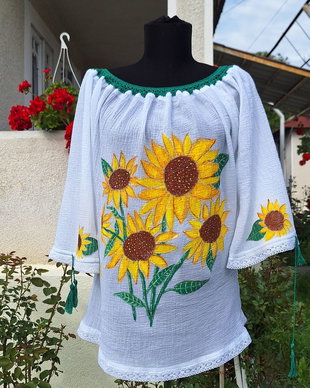 Bluza stil ie, pictata manual cu floarea soarelui