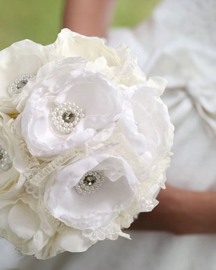 Buchet de mireasa, cu anemone・Buchet floral・Design Floral・Buchet luxuriant