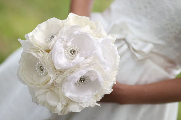 Buchet de mireasa, cu anemone・Buchet floral・Design Floral・Buchet luxuriant