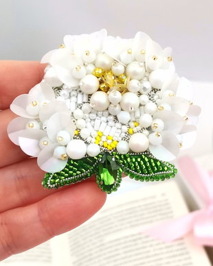 Rezervat Broșă Bujor - White Peony