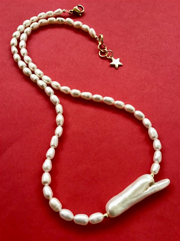Colier perle de cultura albe & perla Baroc alba