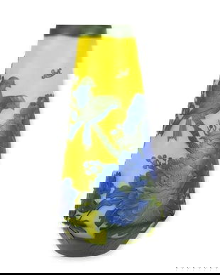 Flori de cires-vaza din sticla cameo