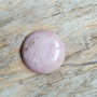 Cabochon rodonit roz prafuit, 30 mm