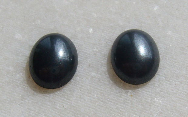 (2 bucati) Cabochon oval din hematit aprox 4x8x10 mm