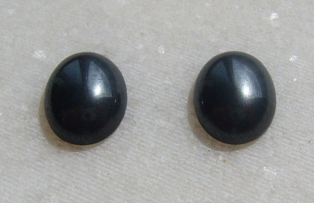 (2 bucati) Cabochon oval din hematit aprox 4x8x10 mm