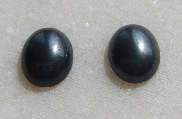 (2 bucati) Cabochon oval din hematit aprox 4x8x10 mm