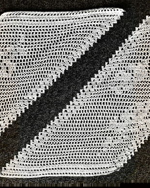 dantela alba crosetata manual  45/32 cm