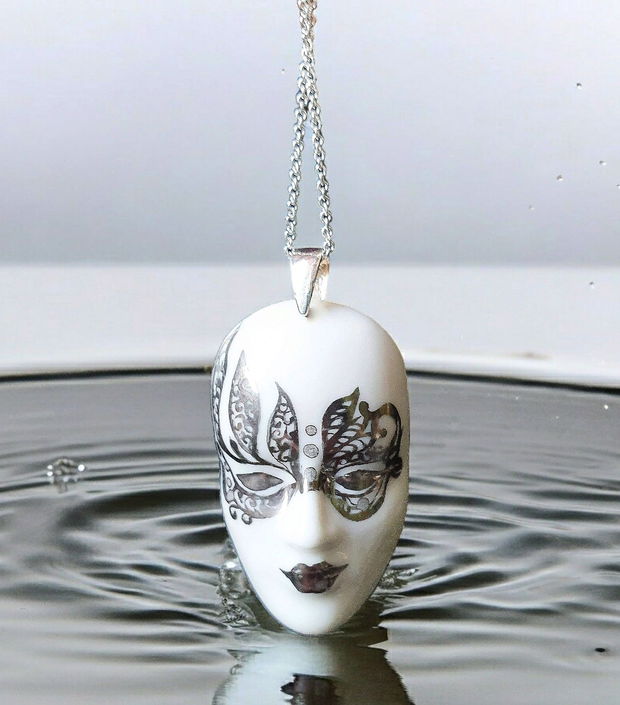 Pandantiv din argint si portelan pictat manual cu platina - VENETIAN MASK