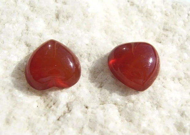 (2 bucati) Cabochon inima din carneol aprox 12x12x5 mm