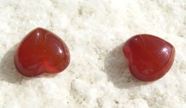 (2 bucati) Cabochon inima din carneol aprox 12x12x5 mm