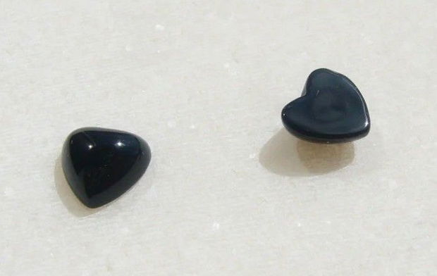 (2 bucati) Cabochon inimioara din onix aprox 3x7.5x8 mm