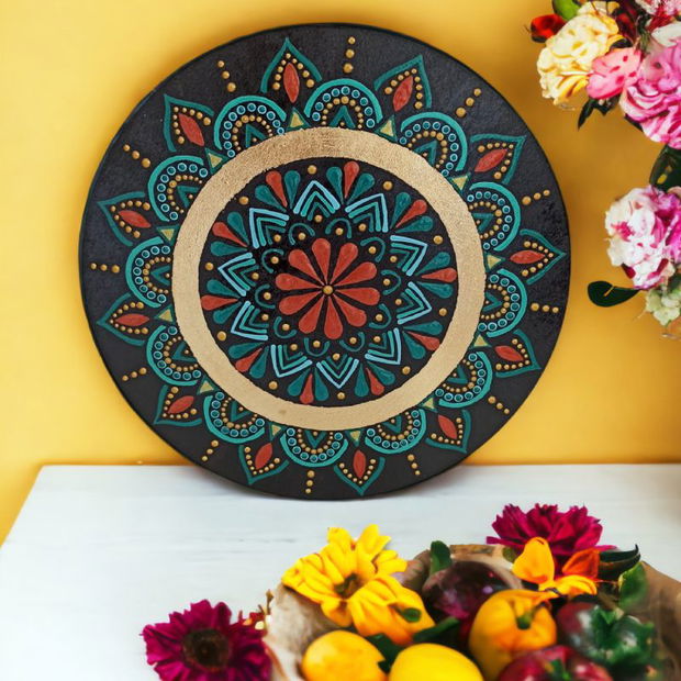 Pictura Mandala Realizata Cu Culori Acrilice Pe Suport De Lemn, 30 Cm