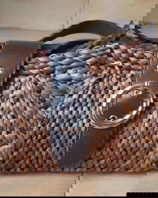 GEANTA IMPLETITA ZAMBILA DE APA FRANTA