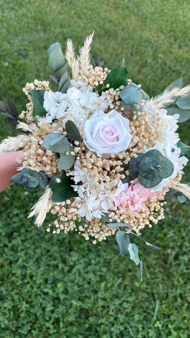 Buchet mireasa eucalipt / hortensie / trandafiri criogenati