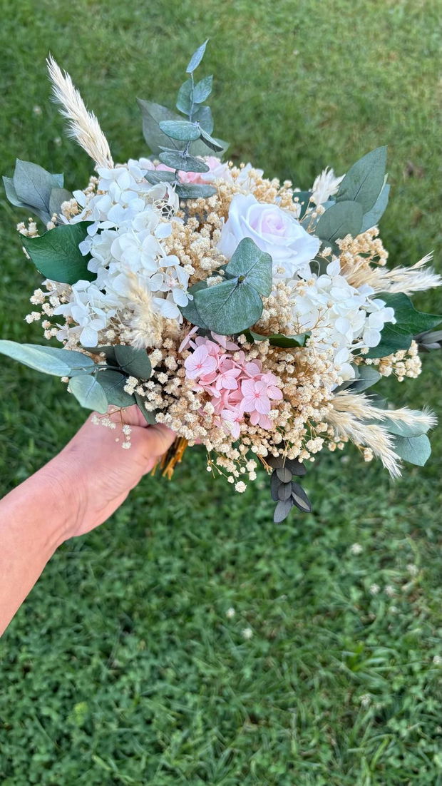 Buchet mireasa eucalipt / hortensie / trandafiri criogenati