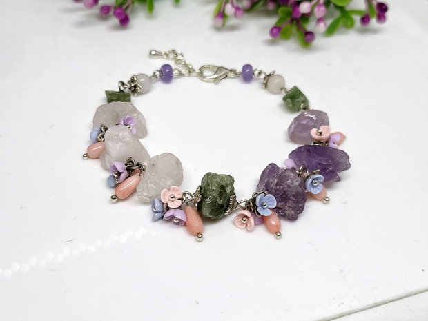 Bratara ametist,peridot si cuart brut ,coral somon cu floricele colorate /placat argint
