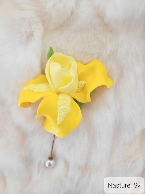 Pin: Iris
