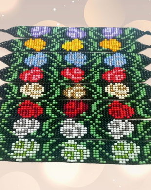 Bratara traditionala din margele cu model floral