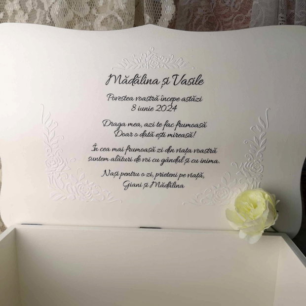 Set/ trusou pentru gatit mireasa format din cufar, perie si oglinda - tema trandafiri albi cu verde