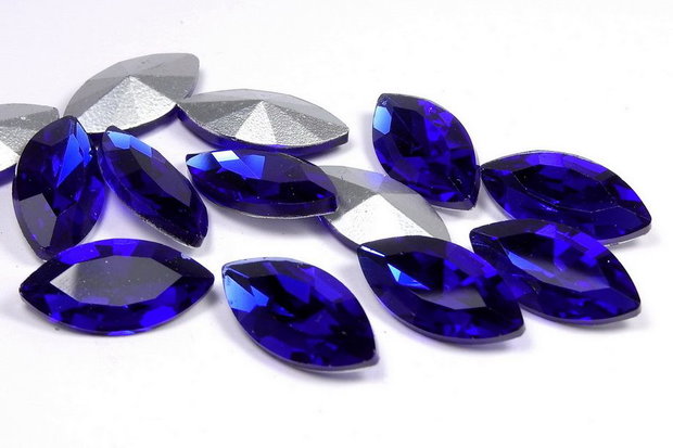 Cabochon din sticla, horse eye, 15x7 mm, safir