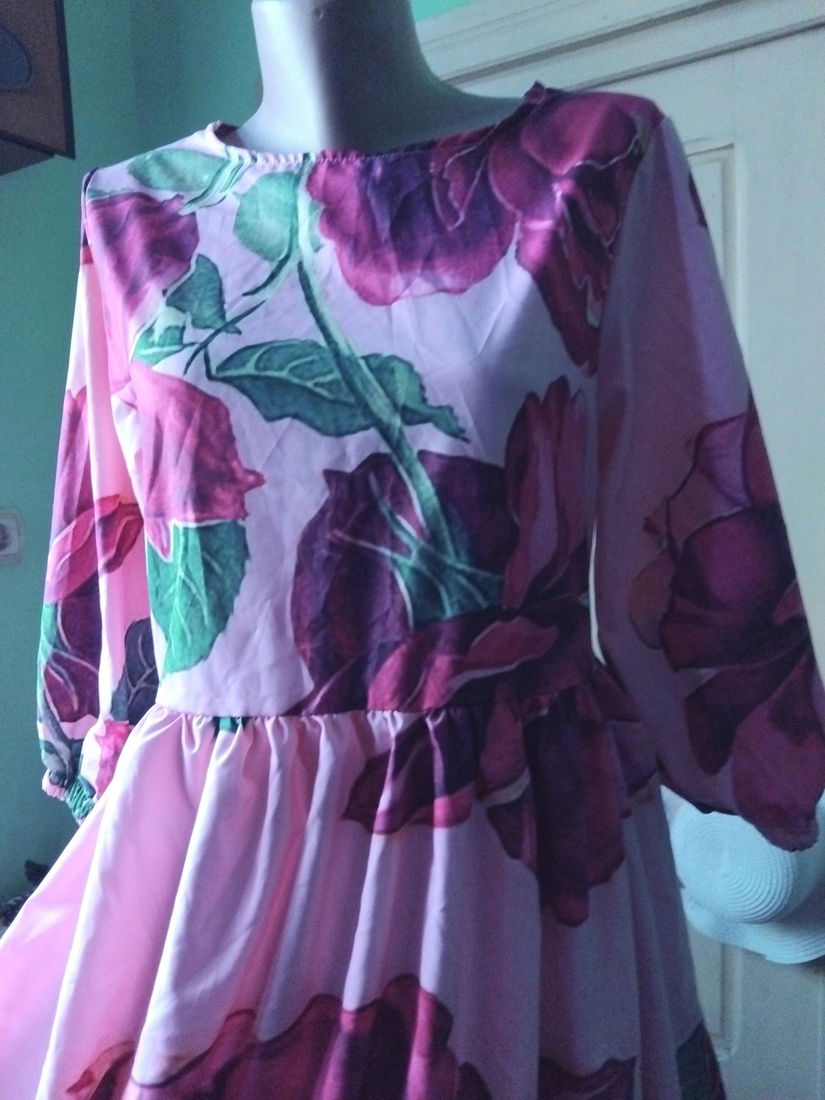 Rochie print floral 3D, spectaculos
