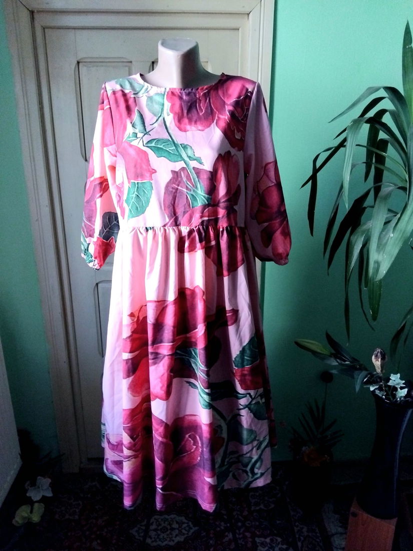 Rochie print floral 3D, spectaculos