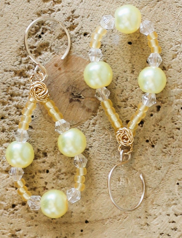 Cercei handmade cu perle din sticla,cristale biconice si margele myuki