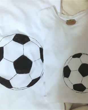 Set tricouri tata fiu pictate manual cu minge de fotbal