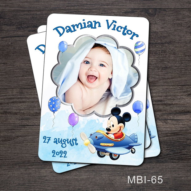 Marturii ieftine botez - Magneti personalizati pentru baieti cu Mickey Mouse in avion
