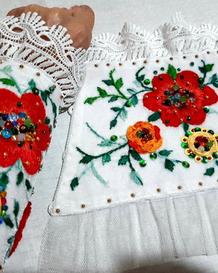 Mansete albe brodate .set