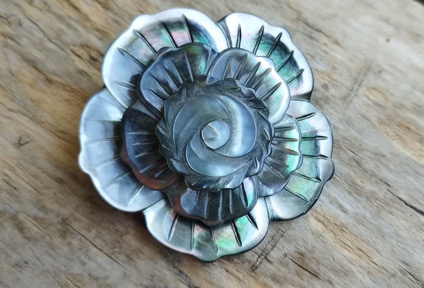 Pandantiv/brosa floare sidef, 48 mm