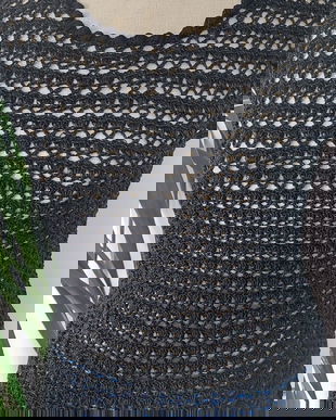 Bluza neagra croșetata manual