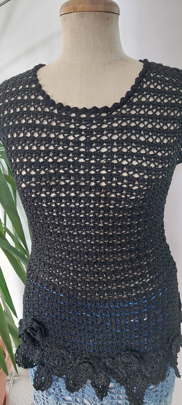 Bluza neagra croșetata manual