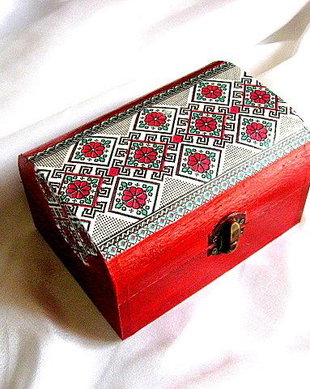 Cutie   cu motiv traditional 29161