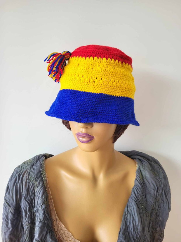 Palarie crosetata - HAI ROMANIA!