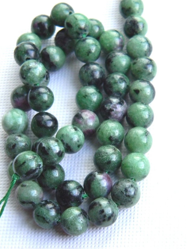 Ruby zoisit 8 mm (CUI)